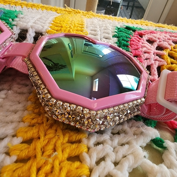 Heart Shaped Goggles with Rhinestones - Picture 5 of 5